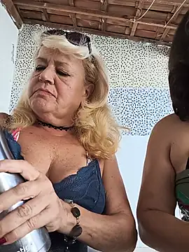 Belladama61 - Colocar o plug no cuzinho