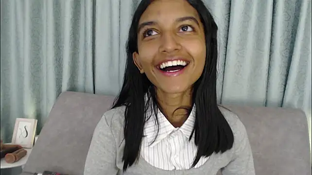 YuliethPetite - play with your tits