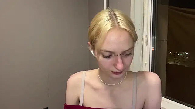 LorraineSpahr - show my cute legs