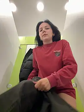 Bad_Girl_Elly - Squirt in public