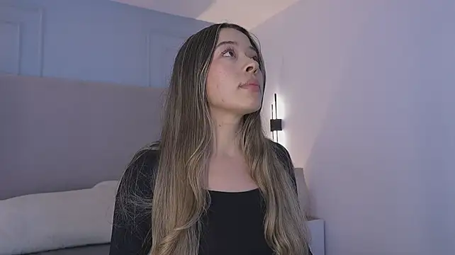 Chloe_d - Fingering both holes 🤤