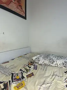 Soe_Lara - 👣Show feet x 2 min 👣