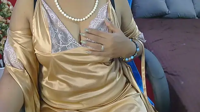 Mallu_Manisha - Bra and Saree