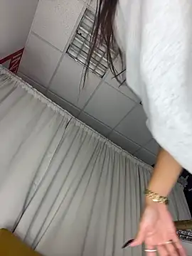 MystiqueXXX - FINGERING MY PUSSY AT WORK! 😈🔥