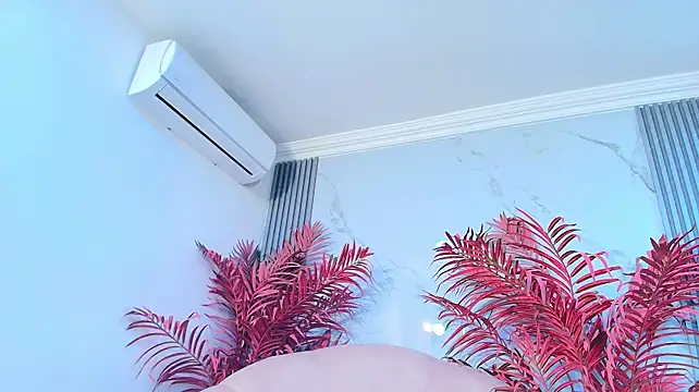 RubiMontes - RUB MY ASSHOLE WITH ZOOM