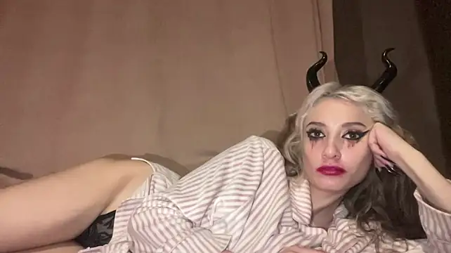 PriscillaOstlie - take off one part of my clothes