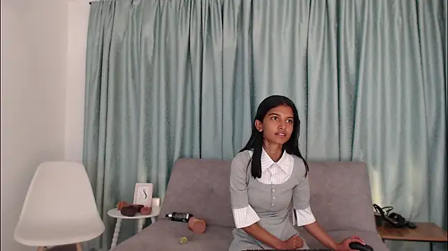 YuliethPetite - play with your tits
