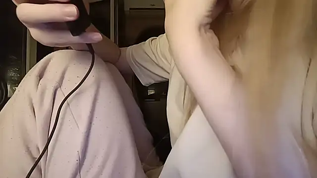 Pinkpinkpinkpinkpinkdoll - open my photoes and videos in my almums)