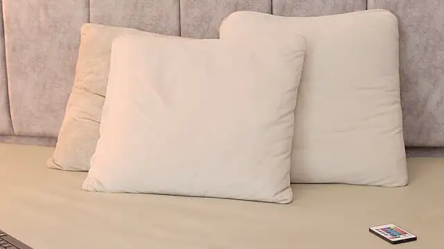 Emmy_And_Luna - Sensual naked dance