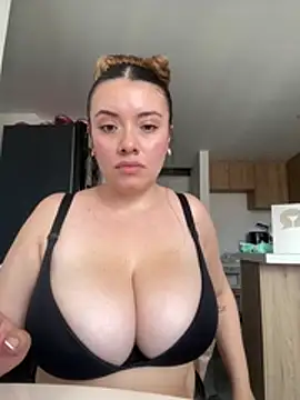 Valery_mora - suck nipples