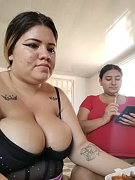 Sara_y_Amy - Show tits both girl
