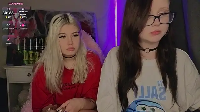 Hornyprincess19 - play with nipples topless