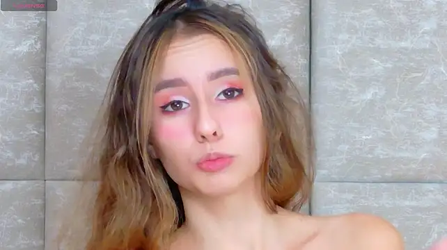 Sarah-Grace - Cameltoe Close-Up ✨