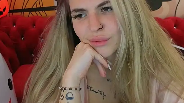 DanielaReign - make me happy today