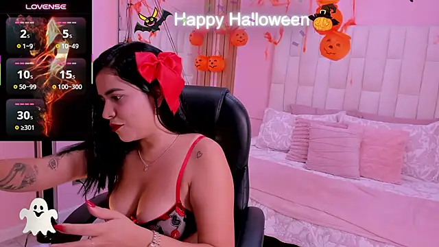 Mia_black20 - out dressed