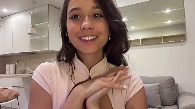 ReynaMccarron - hot show my underboobs here...