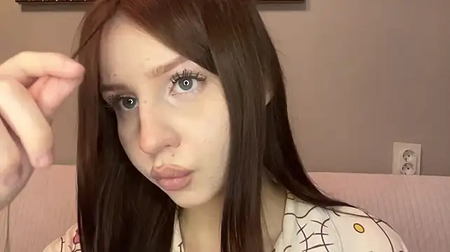 KittyShyy - show bra color