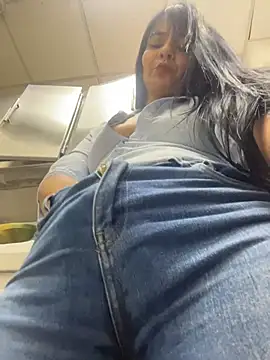 LuxeBrunetteXXX - CLEANING LADY FINGERING PUSSY CLOSE UP