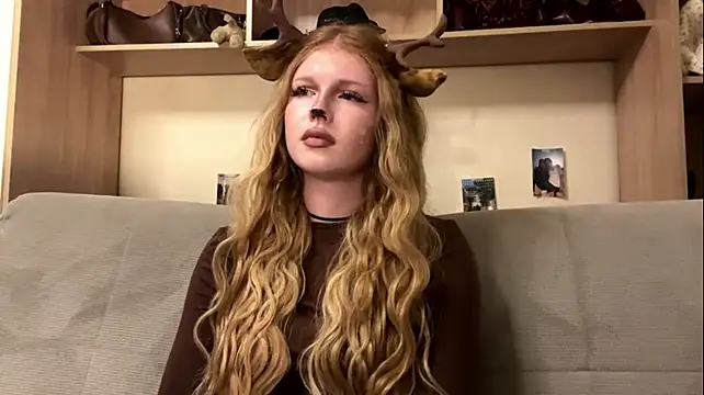 ShantaySteeves - A playful lip bite just for you 💋