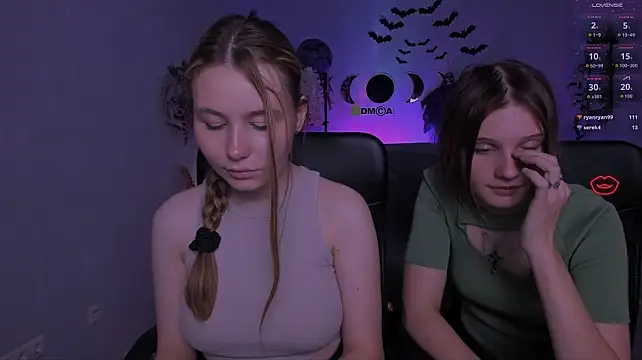 Ava_gllow - flash tits