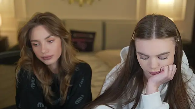 Zlata_Sky - finger in ass