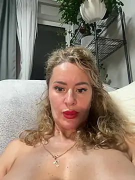 Tania201243 - Show tits