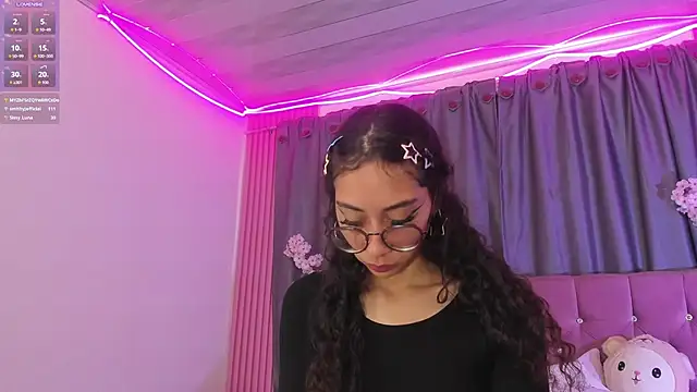Sarah_Moon1 - Finger pussy+Domi on clit 🥵🥵