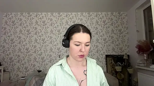ElizbethPizza - Wear a skirt