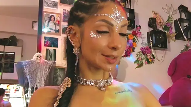 EvelynAisha - Dance, strip, touch and mmm....