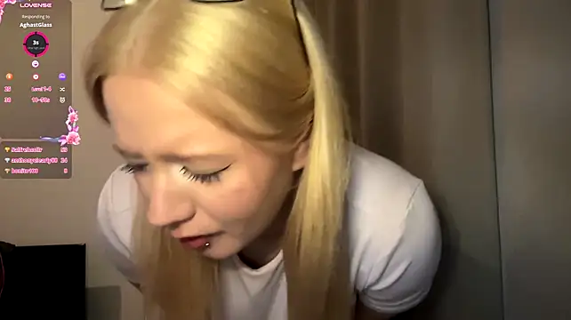 ElanorGahan - flash tits