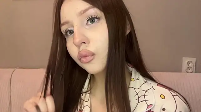 KittyShyy - show bra color