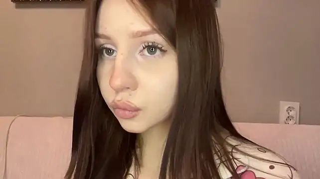 KittyShyy - show bra color