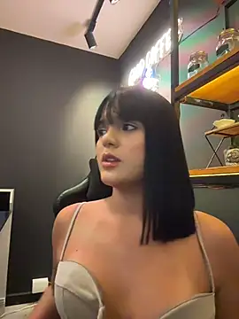 Bella-Ferrer - Masturbate in a corner of the cafe