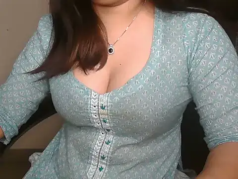 Iraaya - Ice on boobs wid 15x spanks XXX🔥🥵