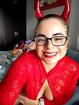 MilfLuna - play with a dildo, very hot