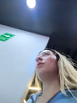 Kloe__t18 - Show ass and spank x 10 in the optic