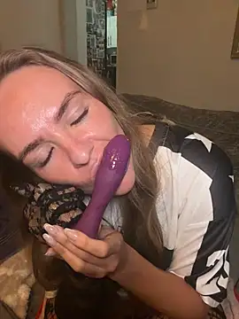 SofiaJohnson_ - Blow job on vibrator