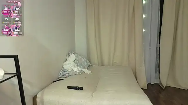 Amelyay - Bring my boobs closer to the camera