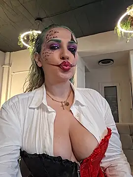 LaylaBlakes - Help me choose what to take off next 🚫