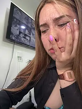 Suzy-111 - 🌸 My pussy in your face 🤫