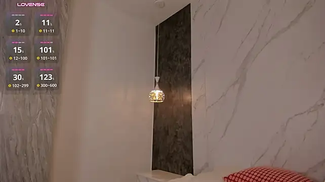 Skinny_Alice - make ass reallly red