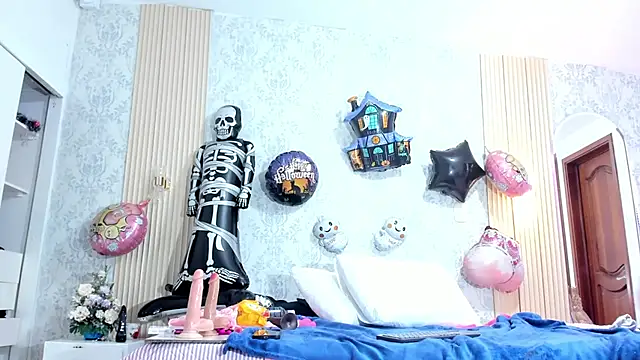 Kendraalee - LOOK HOLES IN DOGGYSTYLE