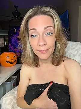 EdenDelilah1 - Lotion on Tits