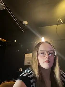 Skyerose11 - Toy for you to control✨