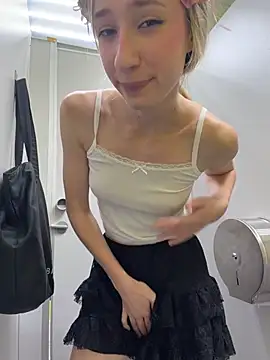 Lia-see-ya - Panty on knees + Rub pussy w open door🚨