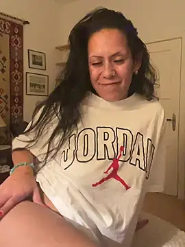 CocoCandelaLatina - 💦Oil on boobs