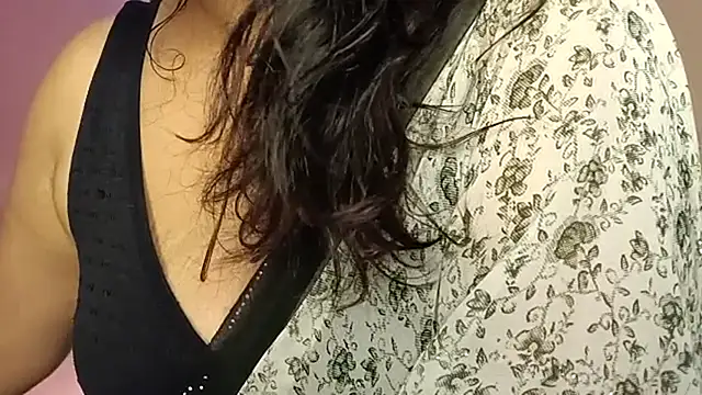 YourDesi_Laila_ - Hot Chocolate show