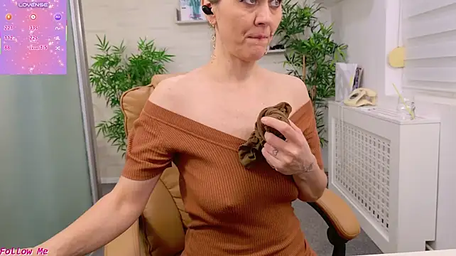 EllaMilf_ - 💎Topless play