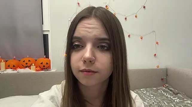 LisaPorse - show feet + cute wink