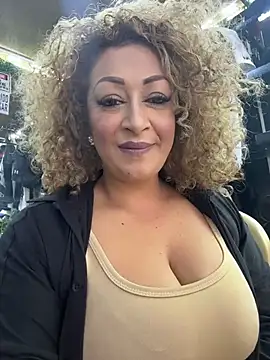 Katti_Barrera - Flash tits+ milk drops 😈